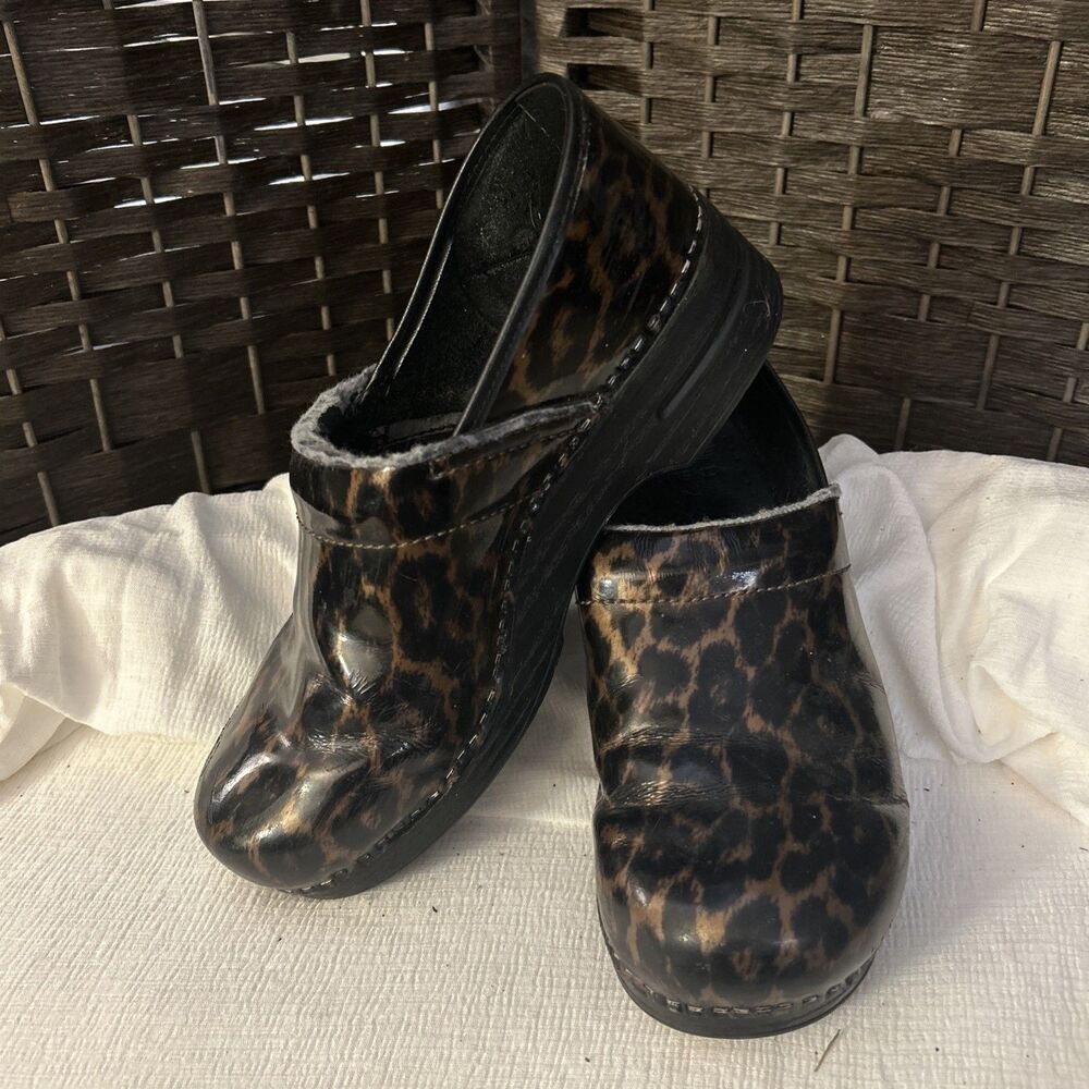 Dansko Womens Sz US 11.5 / EU 42 Clogs Shoes Leopard Print Shiny Slip On